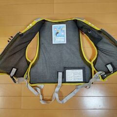 子ども用ライフジャケット(ジュニアフローティングベスト)　もしもの時に安心な笛付きです！の画像