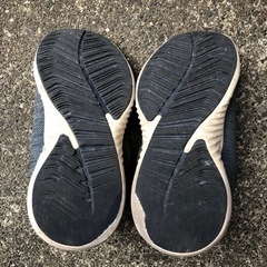adidas子供用シューズ18.0cmの画像