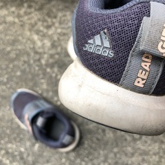 adidas子供用シューズ18.0cmの画像