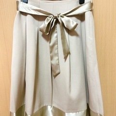 【美品】　スカート　フレア　プリーツ　ベージュ　リボン　オフィス...