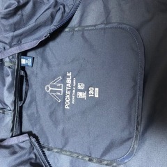 ユニクロ　ウインドブレーカー　ポケットサイズに収納可の画像