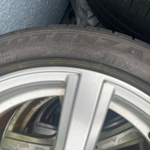 車のパーツ タイヤ、ホイール