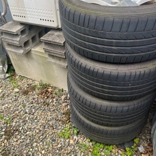 車のパーツ タイヤ、ホイール