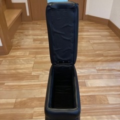 車用アームレスト、肘置きの画像