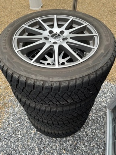 ブリヂストンスタッドレスタイヤ・ホイールセット　235/55R18
