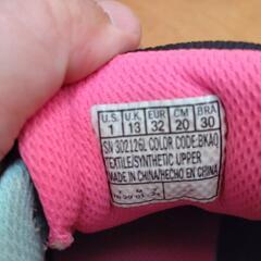 子供靴:SKECHERSとadidasの画像