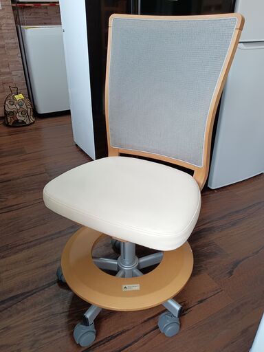 カリモク家具　karimoku　デスクチェア　パソコンチェア　学習椅子　ナチュラル　ホワイト　白　昇降可　キャスター　サイズ（約）幅45×奥45×高88　　■近隣配送無料 買取GO‼　栄和店