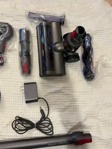 中古　ダイソン　v8 fluffy 新品パーツあり