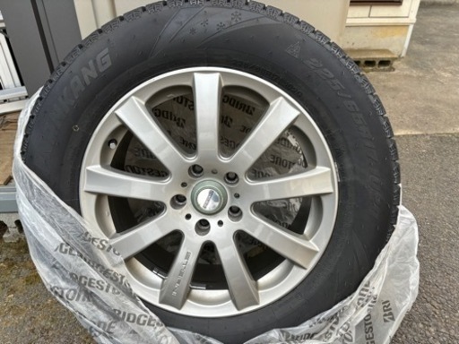 RAYS STERN17x7JJ、スタッドレスタイヤ付き一台分。