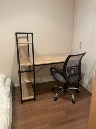 【取引中】ラック付きワークデスク＋昇降チェアセット