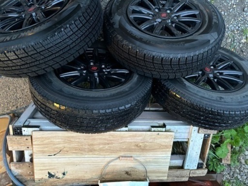車のパーツ タイヤ、ホイール
