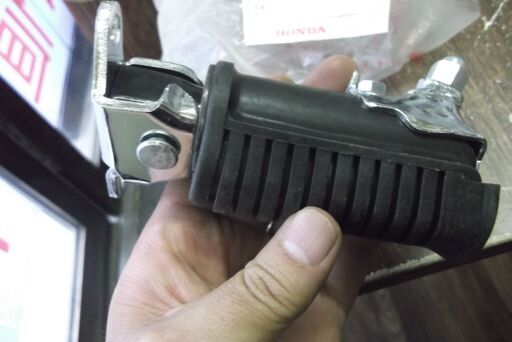 HONDA 　新品純正廃盤部品 50630-MA6-010　　ステップ