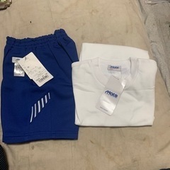 半ズボンとTシャツ