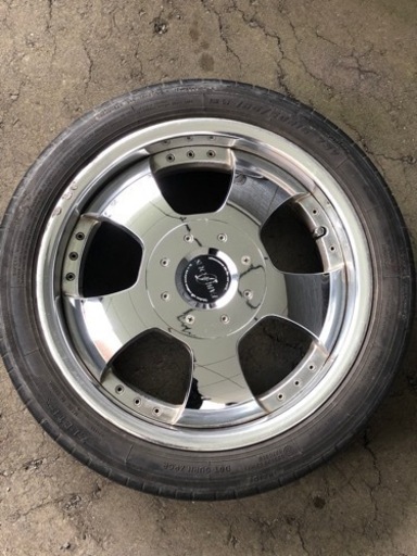 車のパーツ タイヤ、ホイール