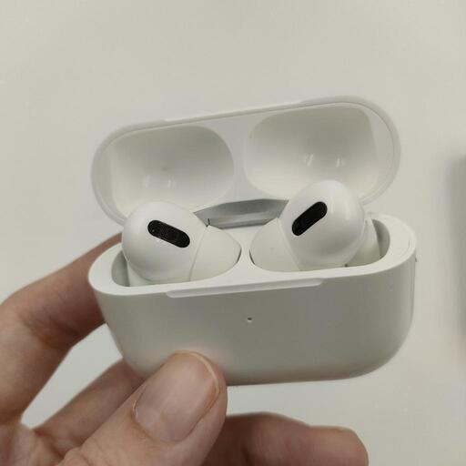 早い者勝ち！ほぼ未使用！ ワイヤレス イヤホン 充電ケース付 bluetooth  iPhone  Android