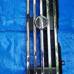 （売り切れ）日産Z11キューブ　フロントメッキグリル　純正　フェ...