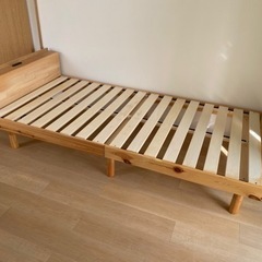 家具 ベッド シングルベッド　すのこベッド　コンセント付き