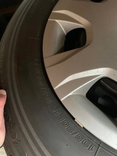 車のパーツ タイヤ、ホイール