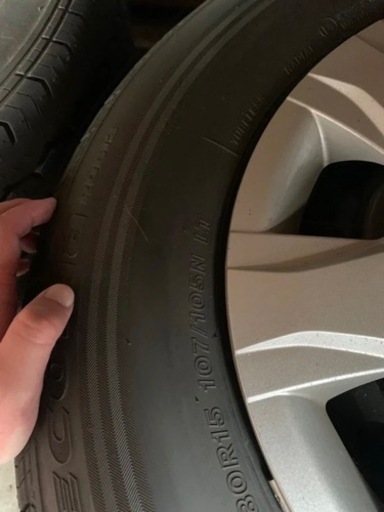 車のパーツ タイヤ、ホイール