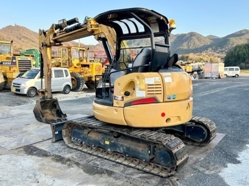 キャタピラーCATERPILLAR 050ESR油圧ショベル.2016年. 4588時間. 倍速. 0.99t移動式クレーン付き.5ト