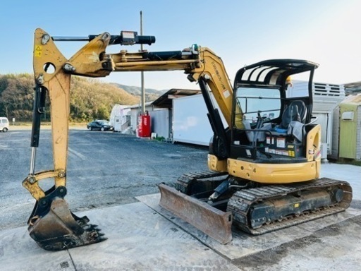 キャタピラーCATERPILLAR 050ESR油圧ショベル.2016年. 4588時間. 倍速. 0.99t移動式クレーン付き.5トン クラス