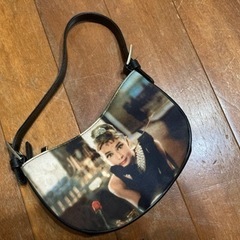 オードリーヘップバーン バッグの画像
