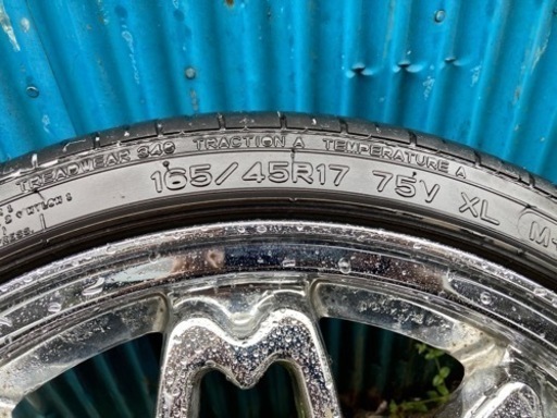車のパーツ タイヤ、ホイール