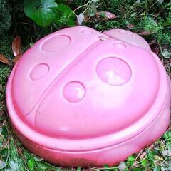 お庭の砂場　砂遊び