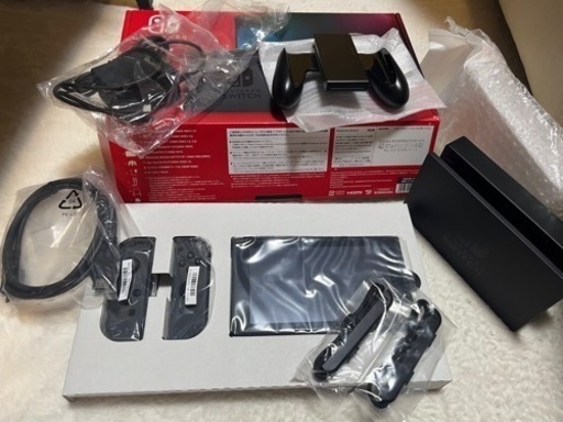 取引中【ほぼ新品未使用＋ブルーライトカットフィルム付き】Nintendo Switch