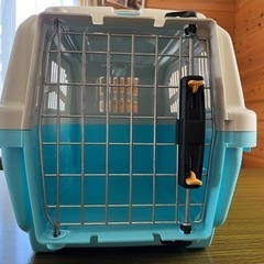 ペット、小型犬、クレート、キャリーバック、給水機、リードの画像