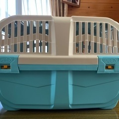 ペット、小型犬、クレート、キャリーバック、給水機、リードの画像