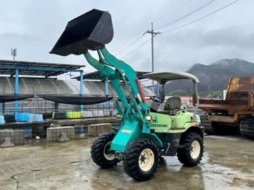 ヤンマー YANMAR V3-6 ホイールローダー. 3トンクラス. バケット容量 : 0.4m3. 重量：2740KG