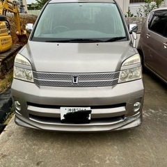 トヨタ　ヴォクシー　ノア　シルバー　走行7万キロ台　車検入れたての画像