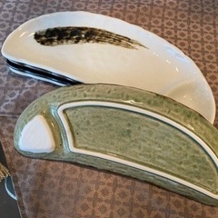 ★日本製★絵柄違い和食器5点セット 仕切り皿 陶器 魚皿 刺身皿 盛皿 半月型 の画像