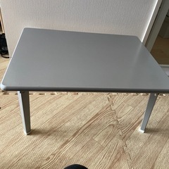 折りたたみ机
の画像