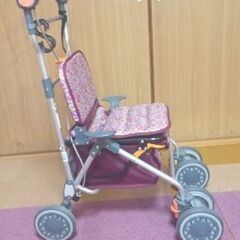 お散歩、買い物に大活躍！スタイリッシュなシルバーカート！の画像