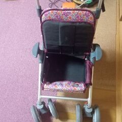 お散歩、買い物に大活躍！スタイリッシュなシルバーカート！の画像