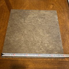 フロアタイル　50cm×50cm 4枚