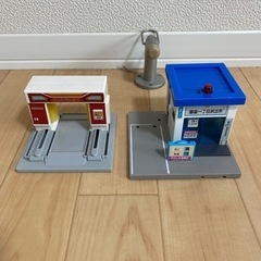 トミカ　洗車場と交番セット