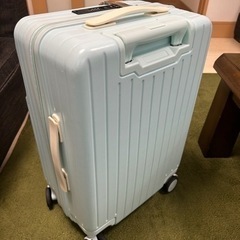 スーツケース　キャリーケースの画像