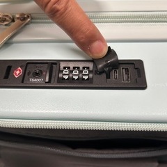 スーツケース　キャリーケースの画像