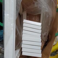 中古品　油汚れ難ありベタベタ　キッチン下収納　棚の画像