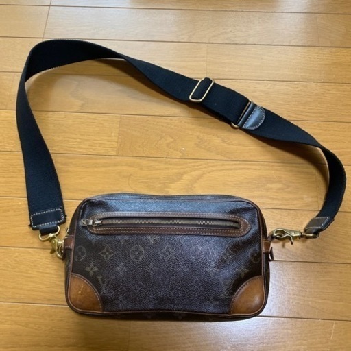 値下げしました。VUITTON(改)斜め掛けバッグになります。靴/バッグ バッグ ショルダーバッグ