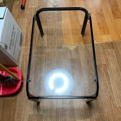 ガラスローテーブル　中古