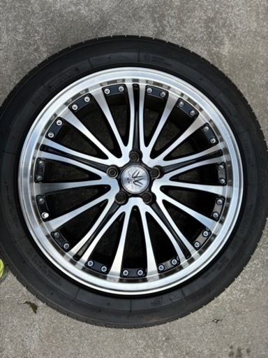 車のパーツ タイヤ、ホイール