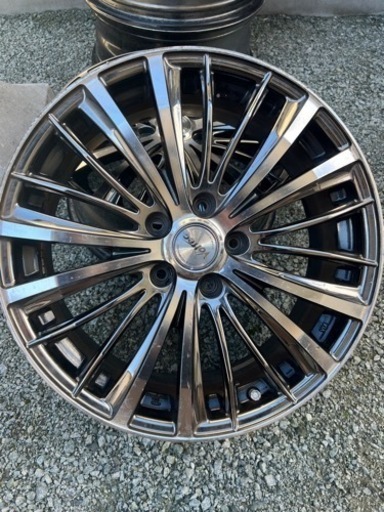 車のパーツ タイヤ、ホイール