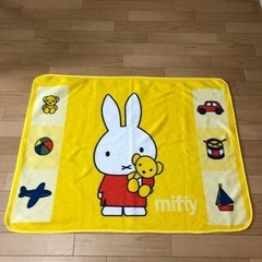 miffy     膝掛けの画像