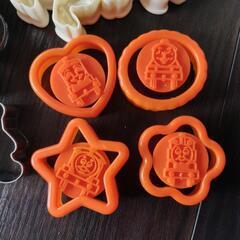 クッキー　チョコ　型枠　恐竜　トーマスの画像