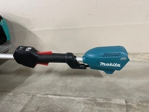 マキタ充電式草刈機「MUR191LD」 18V分割式刈払機