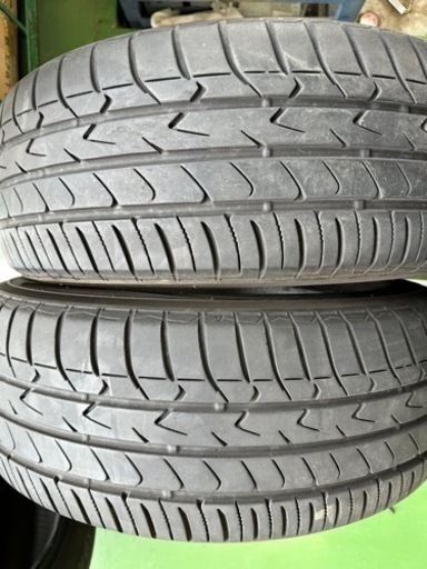 車のパーツ タイヤ、ホイール